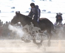 “Дүнжингаравын хурд-2013” хаврын бүсийн уралдаанд түрүүлж айрагдсан хурдан морьд