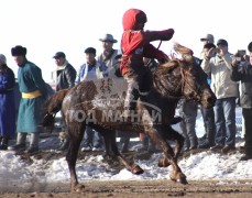 “Дүнжингаравын хурд-2013” хаврын бүсийн уралдаанд түрүүлж айрагдсан хурдан соёолонгууд