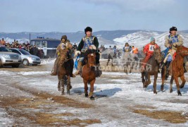 “Дүнжингаравын хурд- 2012” хаврын бүсийн уралдааны хурдан соёолонгууд барианы зурхайд