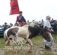 Ц.Бат-Эрдэнэ: Улсын чанартай бүсийн наадмаас нэг түрүү, нэг айраг хүртээд байна