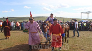 Бяцхан унаач Улсын наадмын зургаан айраг, түрүүн амжилтаа