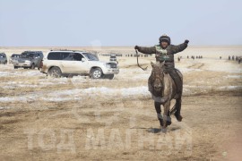 Дорнод аймгийн морин спорт уяачдын холбооны 15 жилийн ойд түрүүлж айрагдсан хурдан хүлгүүд