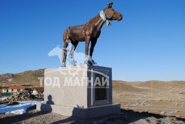 МУ-ын Алдарт уяач О.Жамъяндорж: Буурал духт ааш муутай, хачин адуу байж билээ