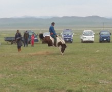 10 жилтэйгээ золгоод буй