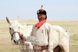 Аймгийн Алдарт уяач Ө.Гантулга: Өвөг дээдсээсээ өвлөн ирсэн хурдан буянгуудаа дөрөв дэх үедээ хурдлуулж байна