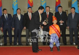 Говьсүмбэр аймгийн Улсын шилдэг уралдаанч Н.Цэлмэг: Ангийнхан маань надад баяр хүргэдэг