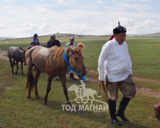 МУ-ын Алдарт уяач Д.Баянбат: Төрийн наадамд морь түрүүлгэж, айрагдуулна гэдэг хувьтай хүнд л тохиодог